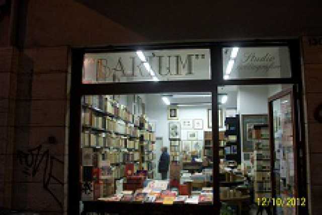Libreria Barium: il coraggio e l'arte di vendere testi antichi